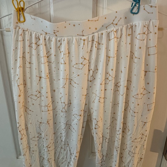 Women’s Cream Constellation Long-Sleeve Top - Picture 3 of 6